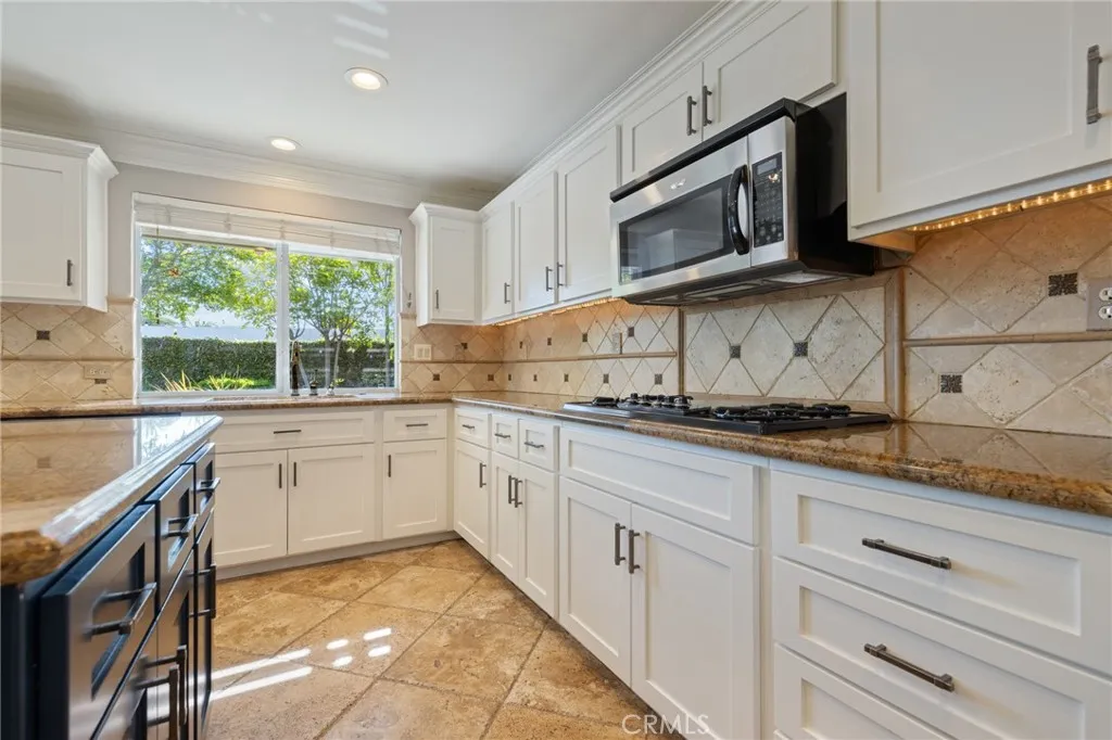 29 Hemingway Ct, Trabuco Canyon, California 92679 home-pic-6