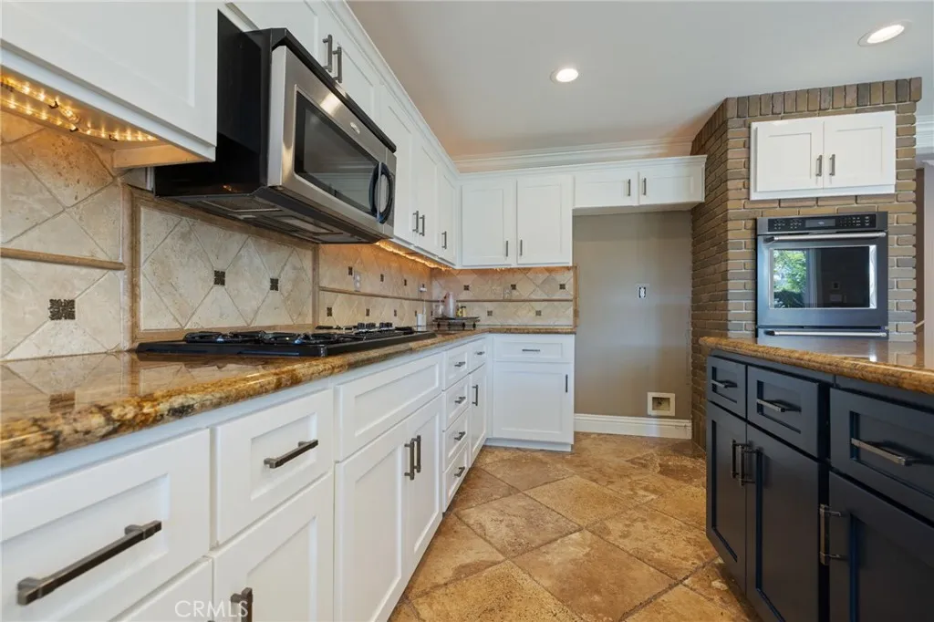 29 Hemingway Ct, Trabuco Canyon, California 92679 home-pic-7