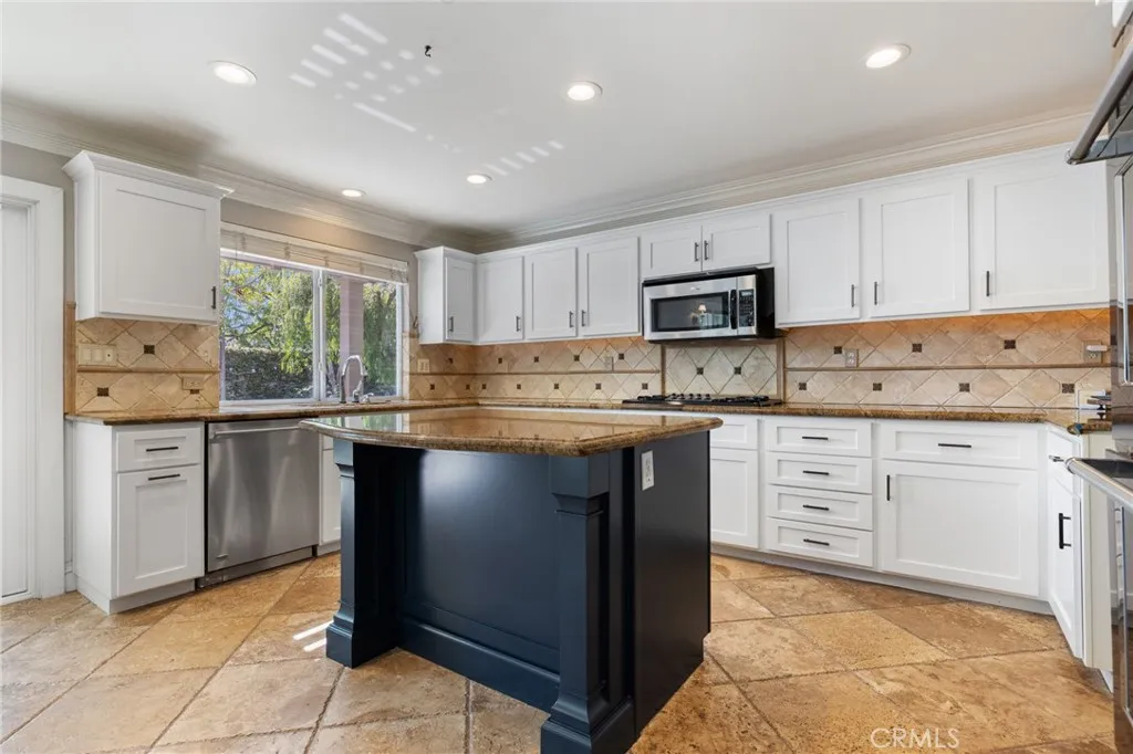 29 Hemingway Ct, Trabuco Canyon, California 92679 home-pic-5