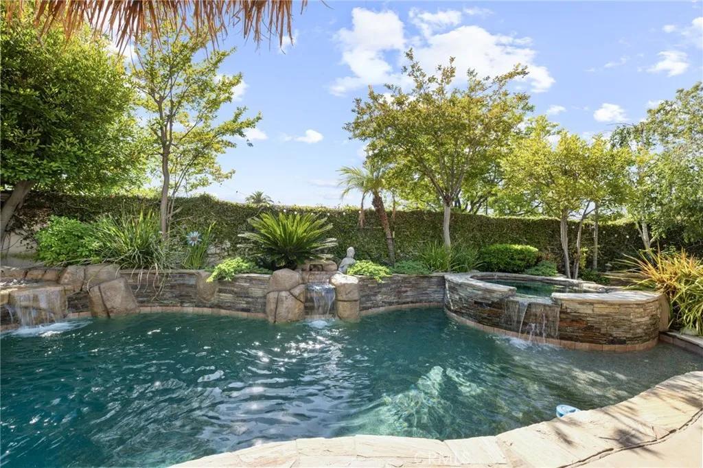 29 Hemingway Ct, Trabuco Canyon, California 92679 home-pic-0