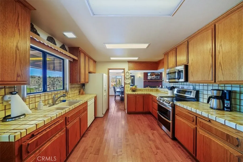7575 Whitney Avenue, Yucca Valley, California 92284 home-pic-34