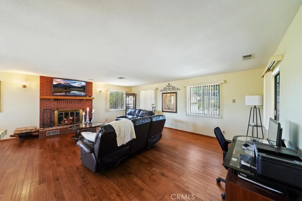 7575 Whitney Avenue, Yucca Valley, California 92284 home-pic-20