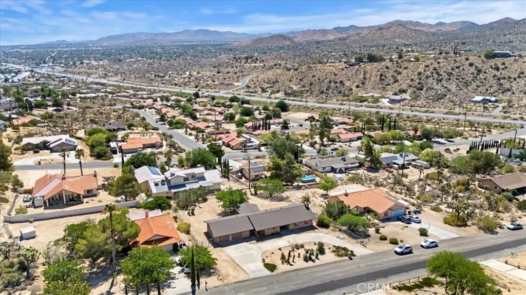 7575 Whitney Avenue, Yucca Valley, California 92284 home-pic-4