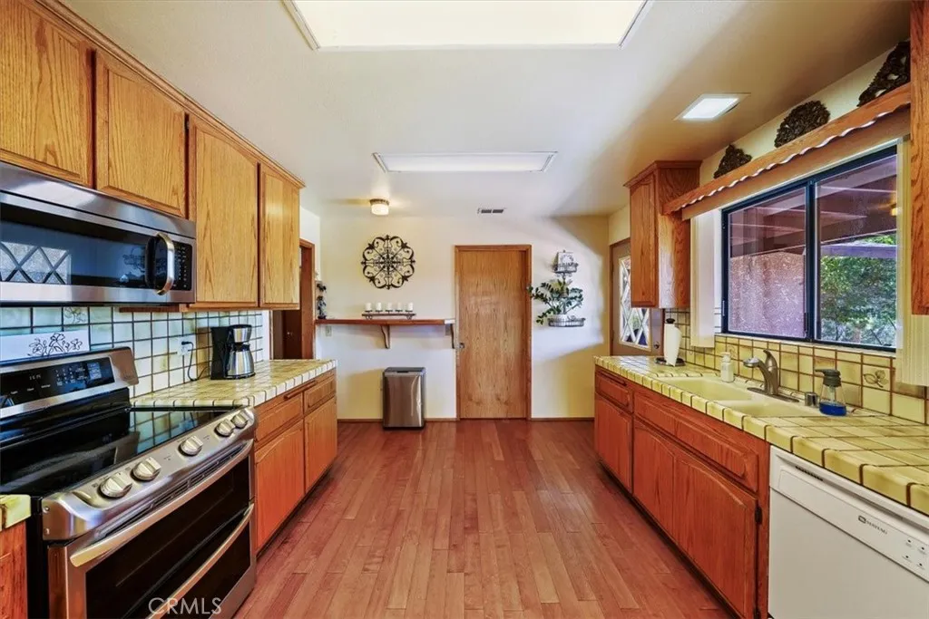 7575 Whitney Avenue, Yucca Valley, California 92284 home-pic-33