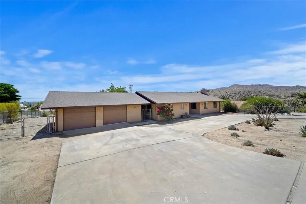 7575 Whitney Avenue, Yucca Valley, California 92284 home-pic-11