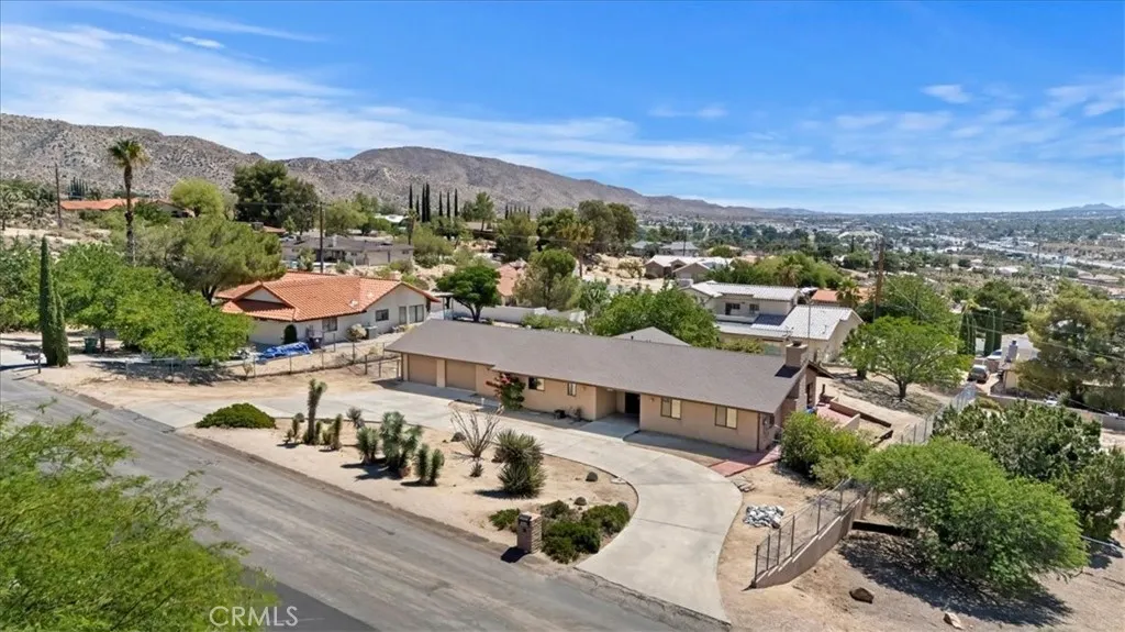 7575 Whitney Avenue, Yucca Valley, California 92284 home-pic-2