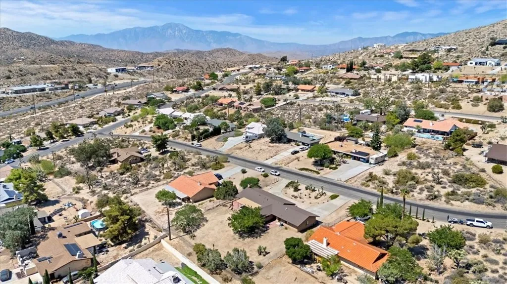 7575 Whitney Avenue, Yucca Valley, California 92284 home-pic-65