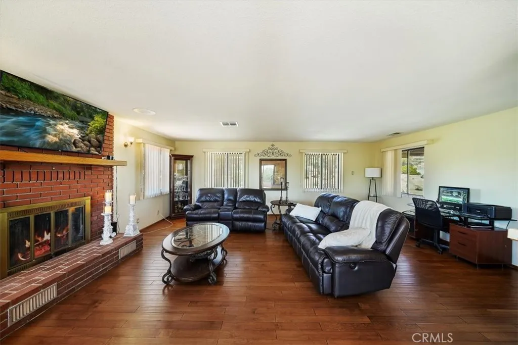 7575 Whitney Avenue, Yucca Valley, California 92284 home-pic-25