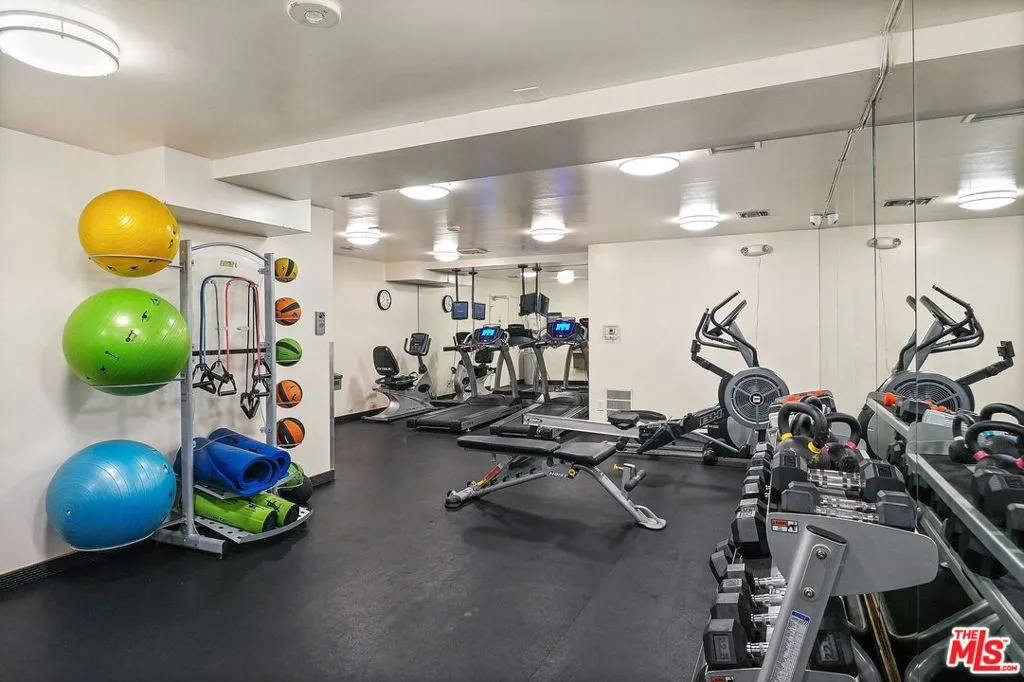 100 S Doheny Drive 214, Los Angeles, California 90048 home-pic-13