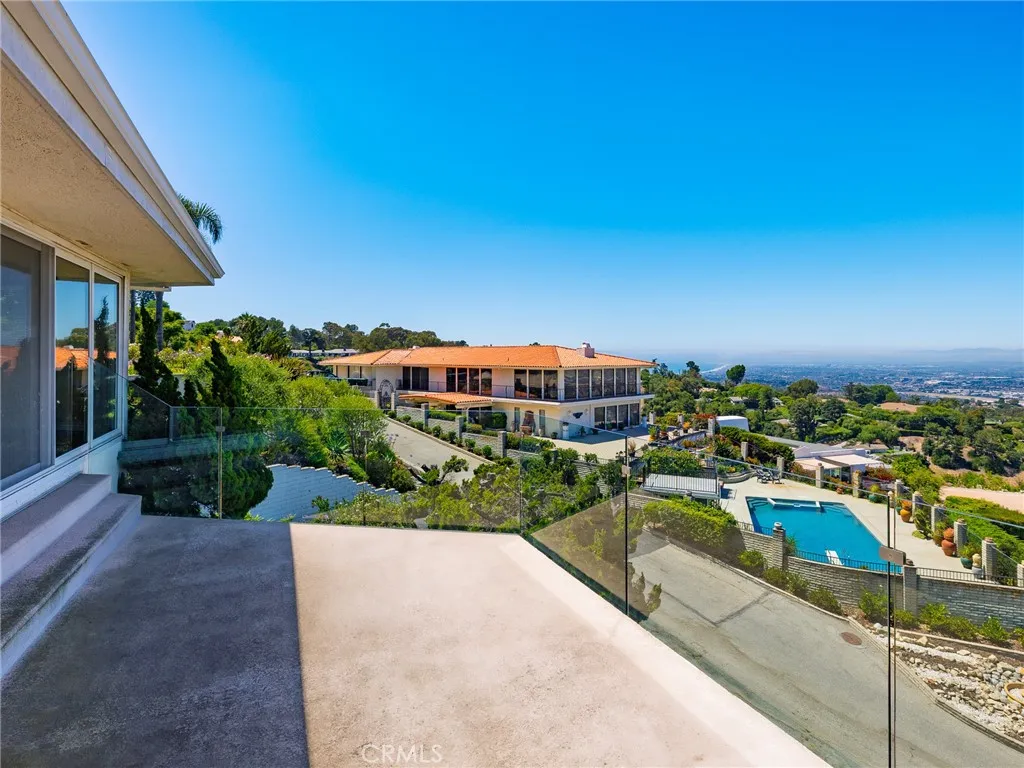 3311 Crownview Drive, Rancho Palos Verdes, California 90275 home-pic-24