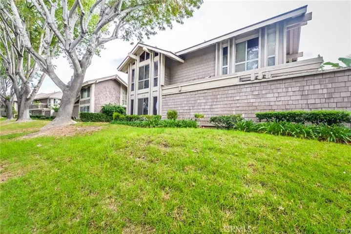 101 Oval Road 1, Irvine, California 92604