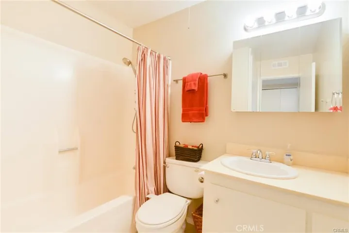 101 Oval Road 1, Irvine, California 92604