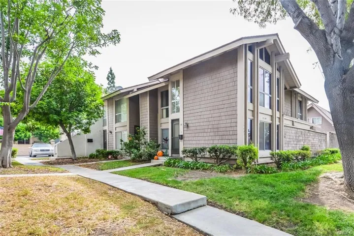 101 Oval Road 1, Irvine, California 92604