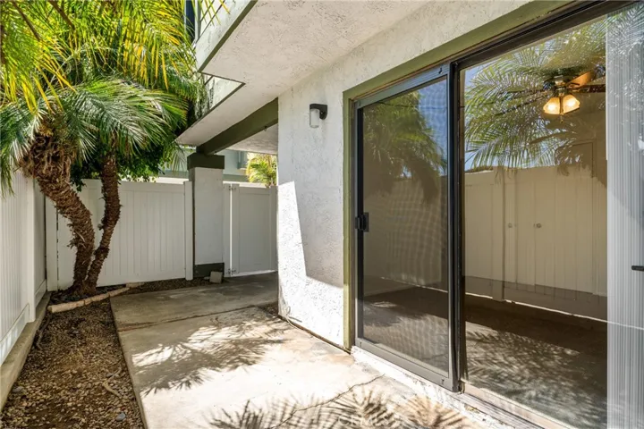 2231 Pacific Avenue 14, Costa Mesa, California 92627