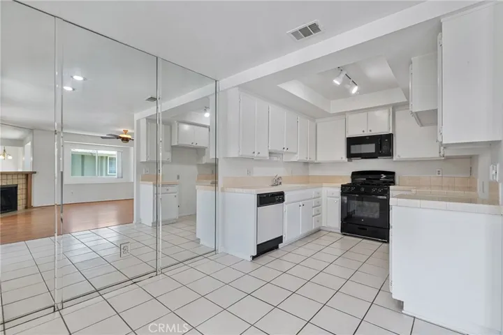 2231 Pacific Avenue 14, Costa Mesa, California 92627