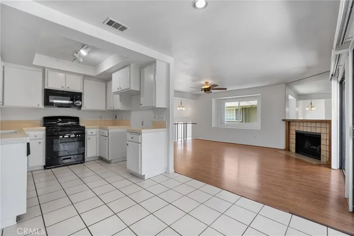 2231 Pacific Avenue 14, Costa Mesa, California 92627