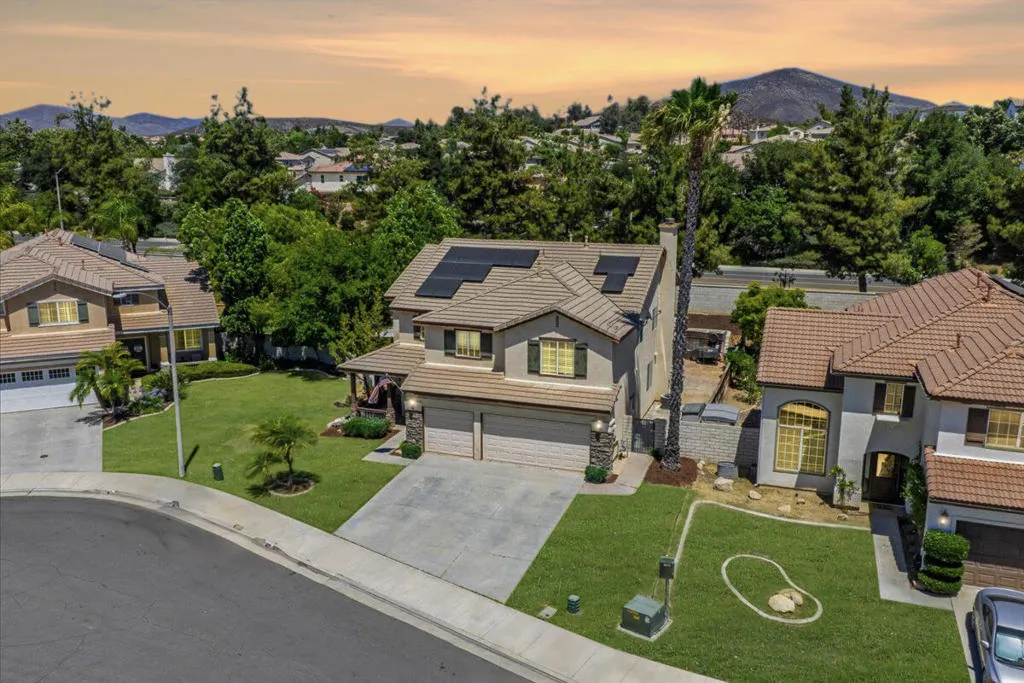 35594 Porcelain Court, Winchester, California 92596 home-pic-2