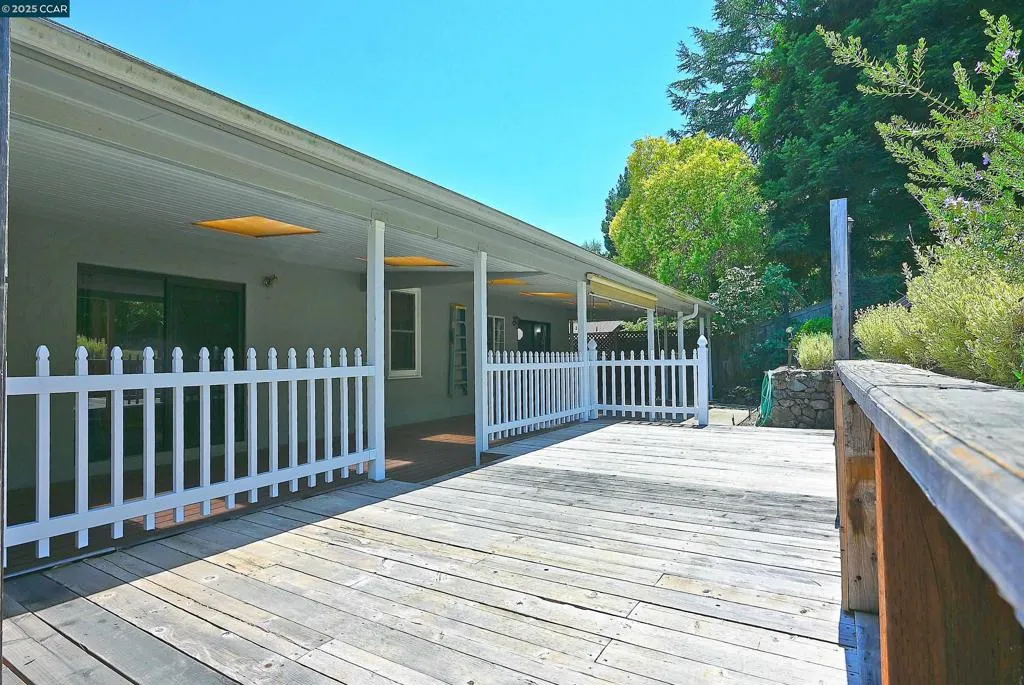 3810 Canyon Way, Martinez, California 94553 home-pic-18