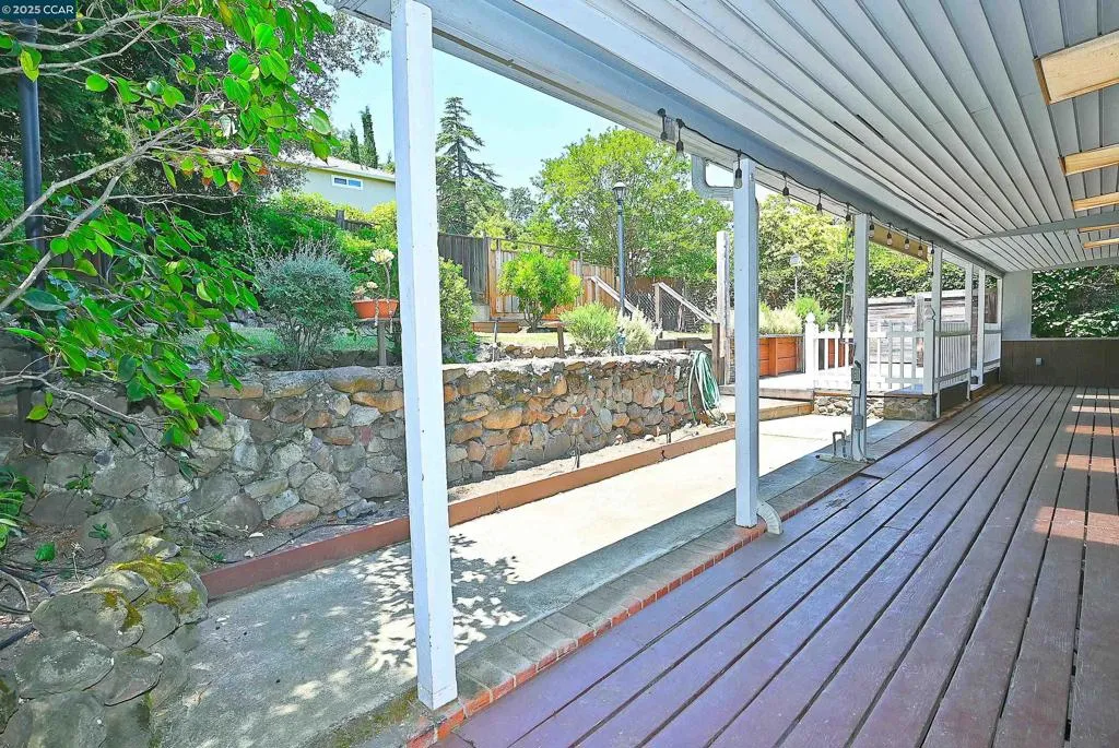 3810 Canyon Way, Martinez, California 94553 home-pic-10