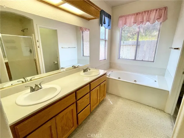 224 Stonewood Drive, Los Banos, California 93635