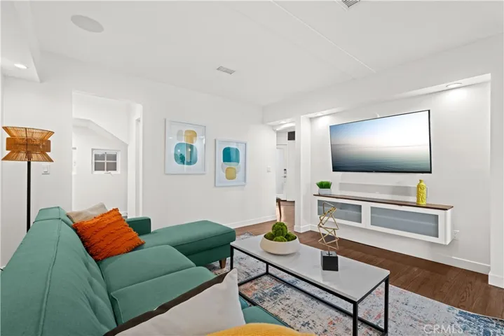 260 The Toledo, Long Beach, California 90803