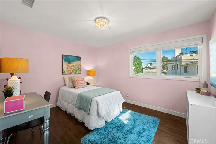 260 The Toledo, Long Beach, California 90803