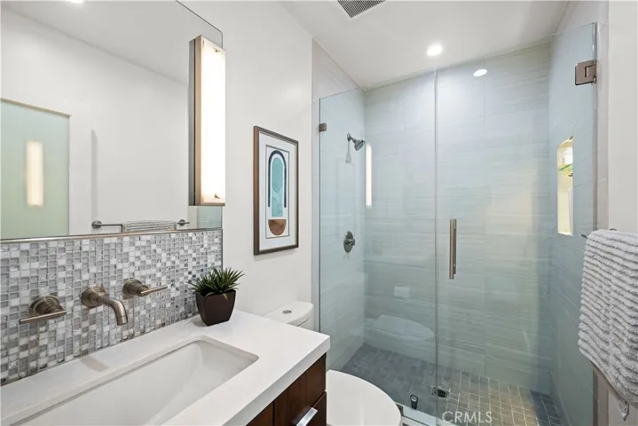 260 The Toledo, Long Beach, California 90803