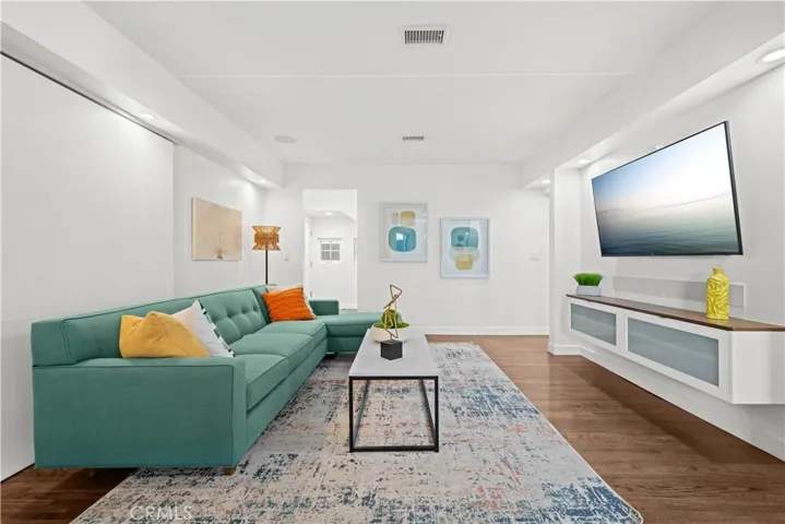260 The Toledo, Long Beach, California 90803