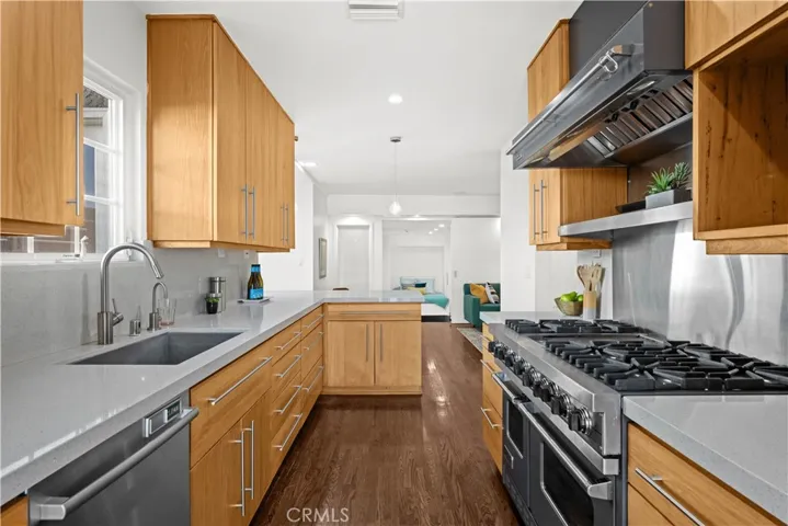 260 The Toledo, Long Beach, California 90803