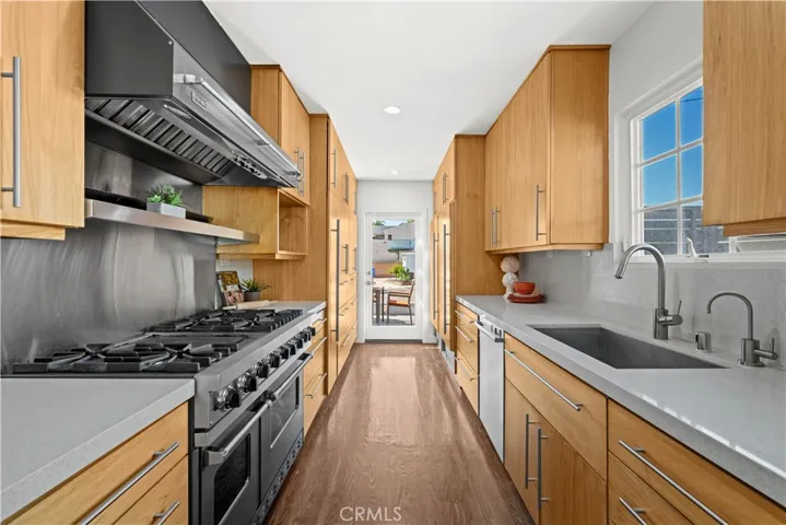 260 The Toledo, Long Beach, California 90803