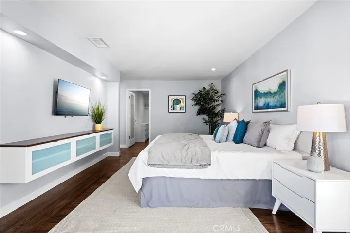 260 The Toledo, Long Beach, California 90803