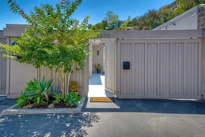 6229 Caminito Basilio, San Diego, California 92111