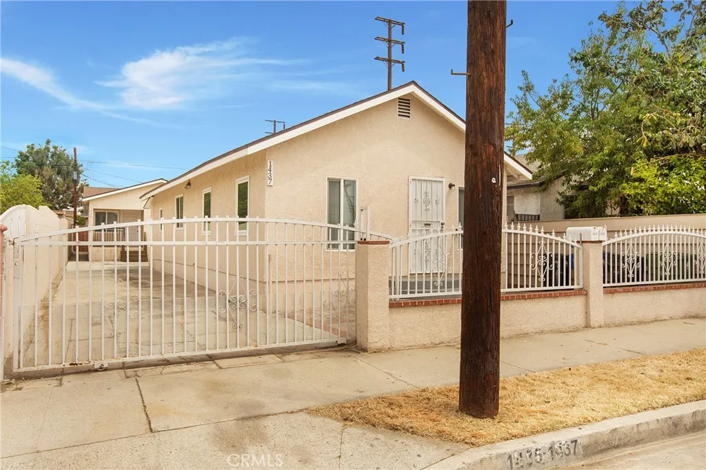 1435 E Colon St, Wilmington, California 90744 home-pic-14