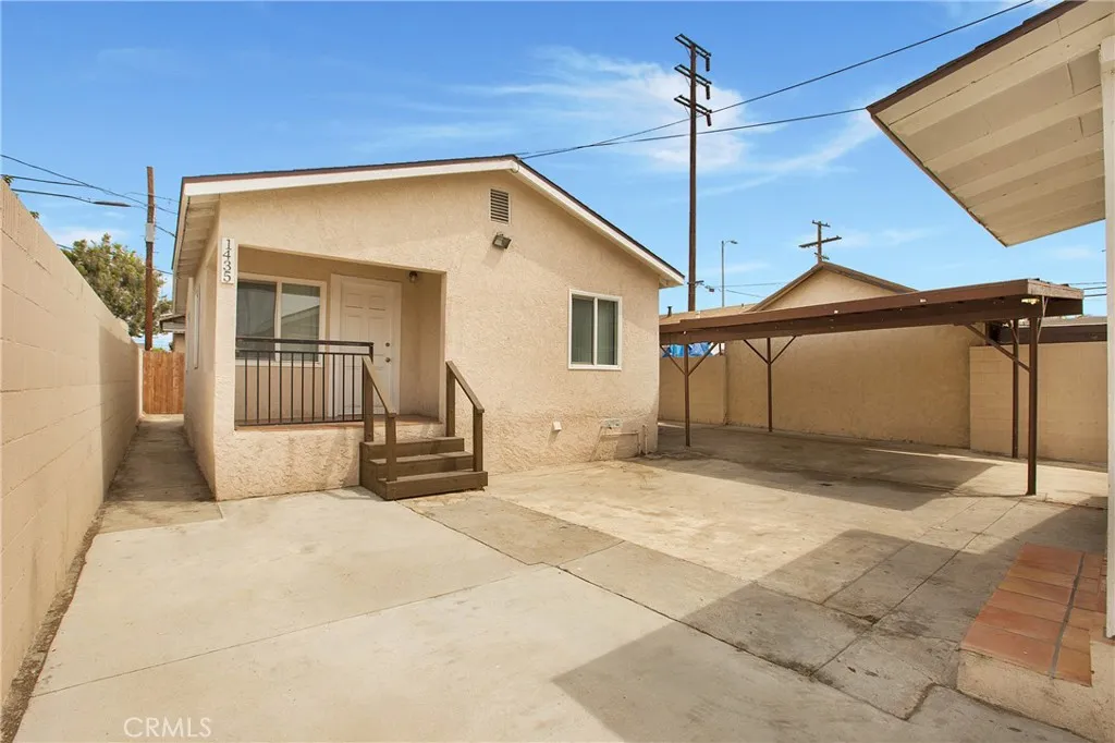1435 E Colon St, Wilmington, California 90744 home-pic-23