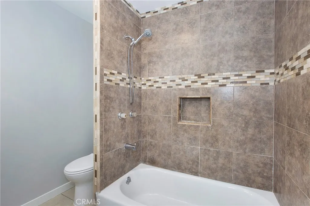 1435 1437 E Colon St, Wilmington, California 90744 home-pic-17