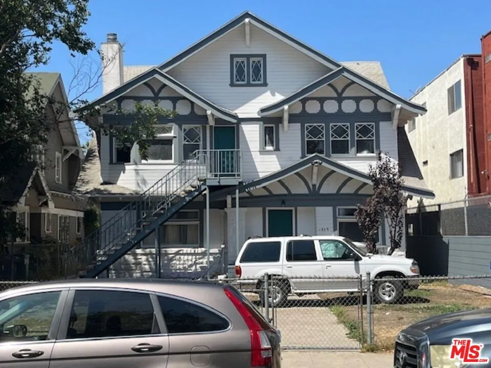 1829 S Gramercy Place, Los Angeles, California 90019, 9 Bedrooms Bedrooms, ,3 BathroomsBathrooms,Residential,For Sale,Gramercy,25564693