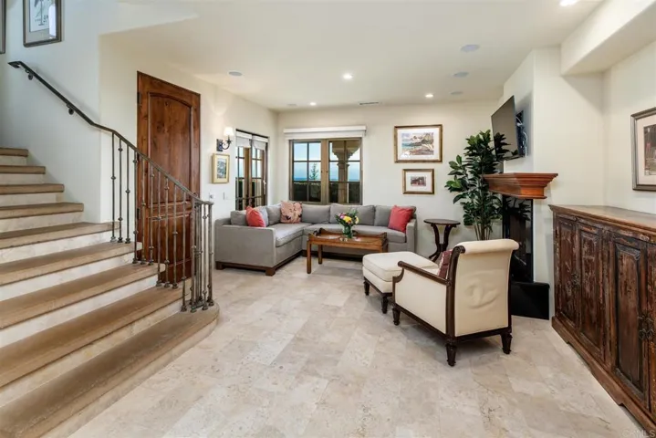 134 8th Street, Del Mar, California 92014