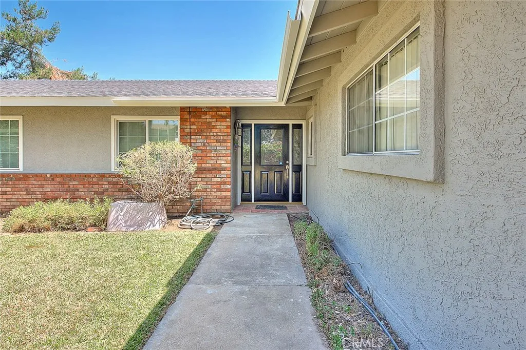 18460 Hibiscus Avenue, Riverside, California 92508 home-pic-1