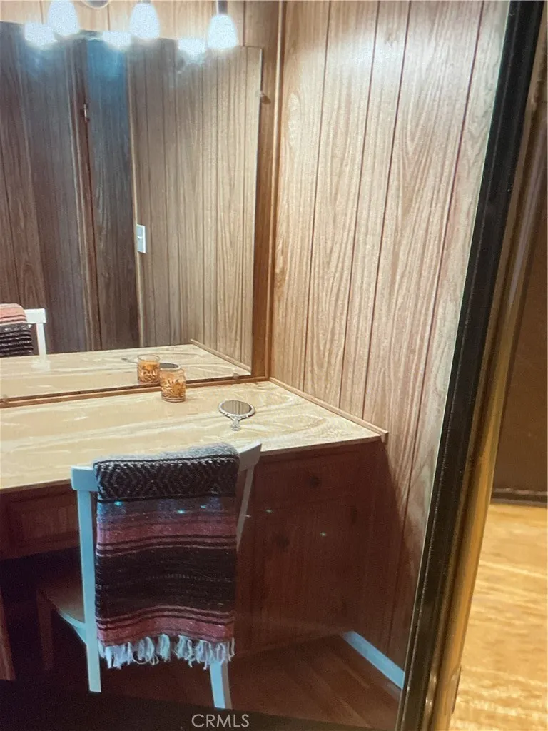  Built-in Vanity in Master    Bedroom