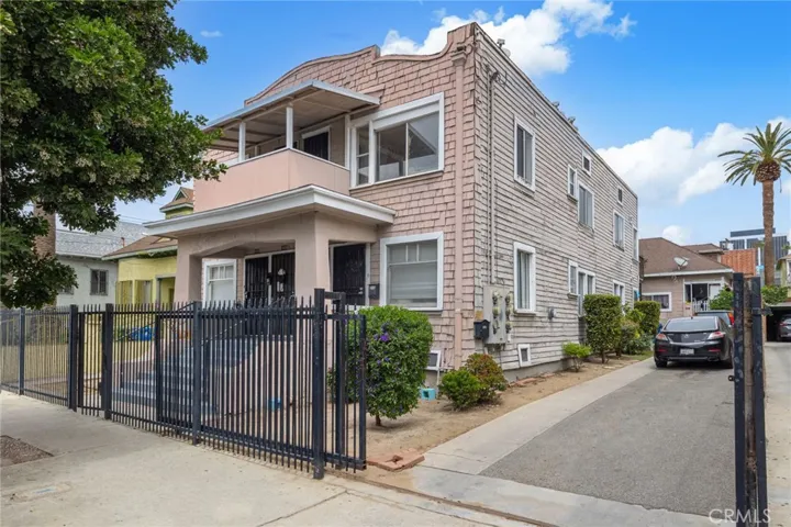1631 W 11th Place, Los Angeles, California 90015