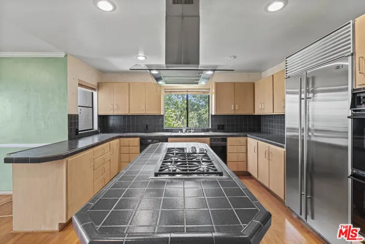3740 Multiview Drive, Los Angeles, California 90068