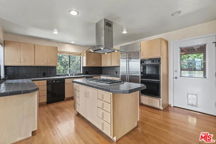 3740 Multiview Drive, Los Angeles, California 90068