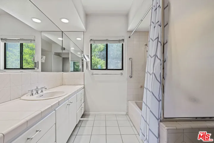3740 Multiview Drive, Los Angeles, California 90068
