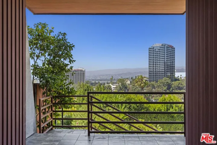 3740 Multiview Drive, Los Angeles, California 90068
