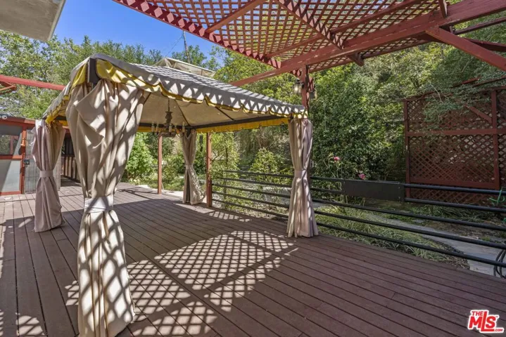 3740 Multiview Drive, Los Angeles, California 90068
