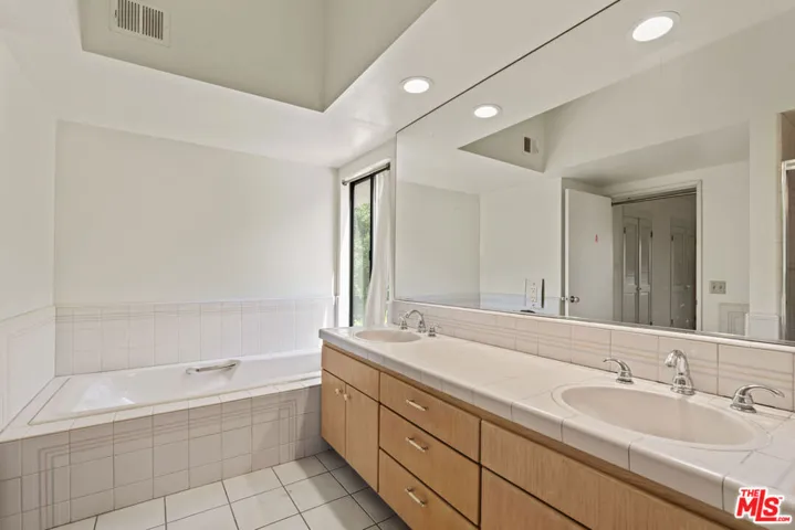 3740 Multiview Drive, Los Angeles, California 90068