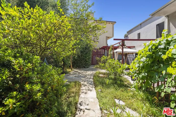 3740 Multiview Drive, Los Angeles, California 90068