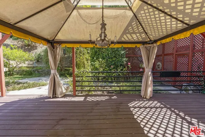 3740 Multiview Drive, Los Angeles, California 90068
