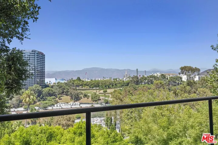 3740 Multiview Drive, Los Angeles, California 90068