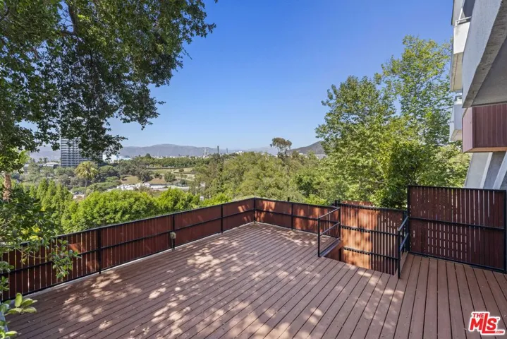 3740 Multiview Drive, Los Angeles, California 90068